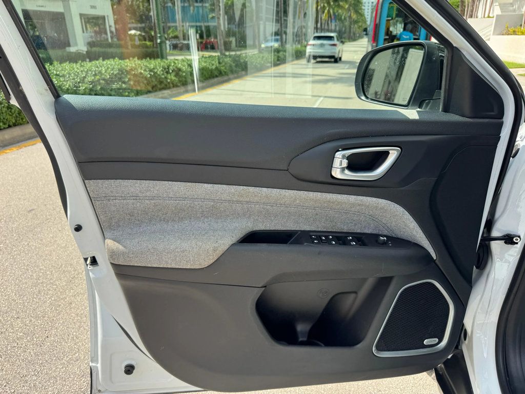 2024 Jeep Compass Latitude 4x4 - 22944650 - 19