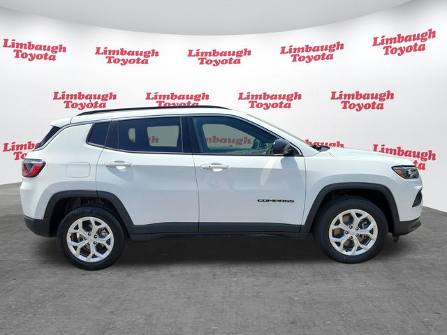 2024 Jeep Compass Latitude 4x4 - 23043684 - 1