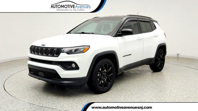 2024 Jeep Compass Latitude 4x4 Altitude Special Edition w/ 18'' Black Wheels - 23040964 - 0