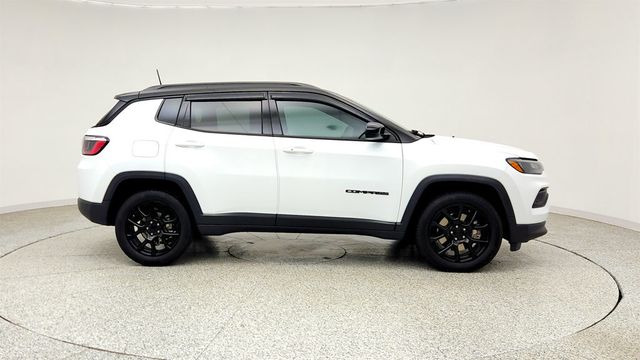 2024 Jeep Compass Latitude 4x4 Altitude Special Edition w/ 18'' Black Wheels - 23040964 - 3