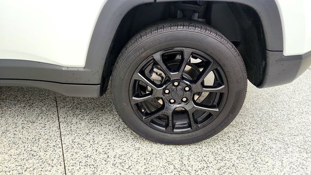 2024 Jeep Compass Latitude 4x4 Altitude Special Edition w/ 18'' Black Wheels - 23040964 - 8