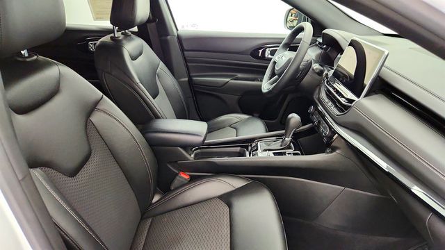 2024 Jeep Compass Latitude 4x4 Altitude Special Edition w/ Convenience Group - 23068938 - 23