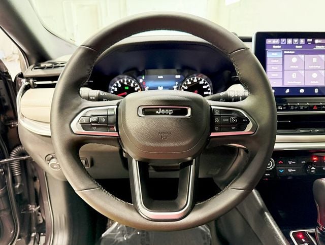 2024 Jeep Compass Limited photo 10