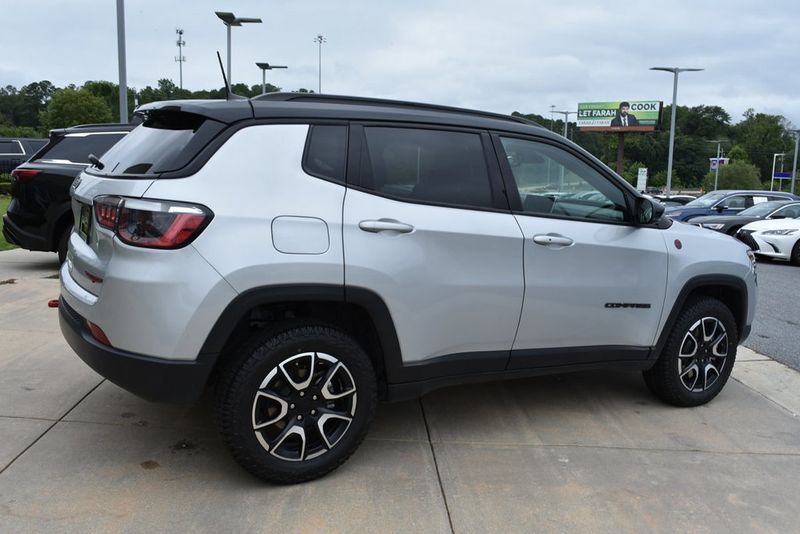 2024 Jeep Compass Trailhawk photo 9