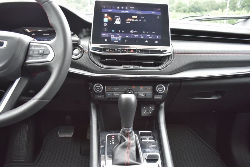 2024 Jeep Compass Trailhawk photo 16