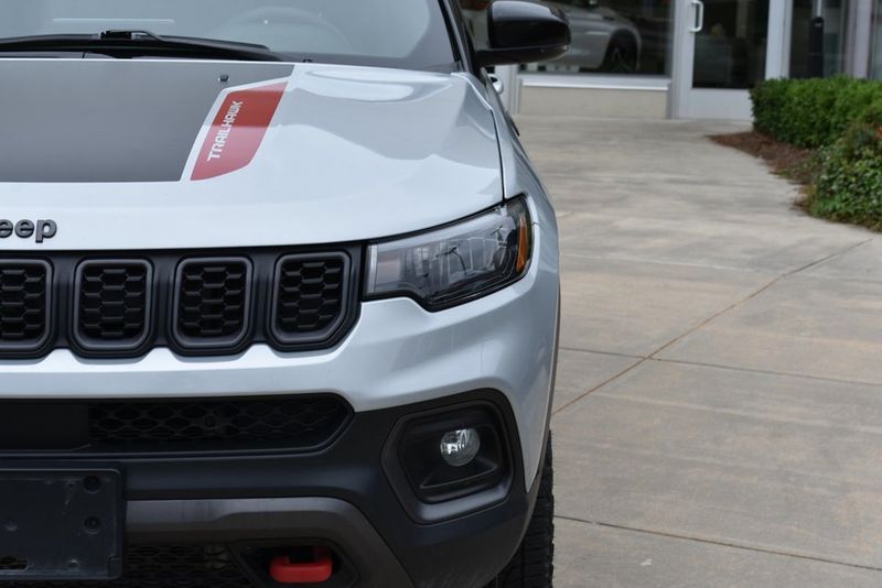 2024 Jeep Compass Trailhawk photo 3
