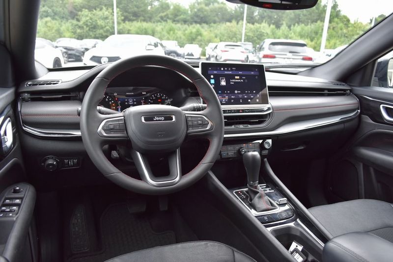 2024 Jeep Compass Trailhawk photo 5