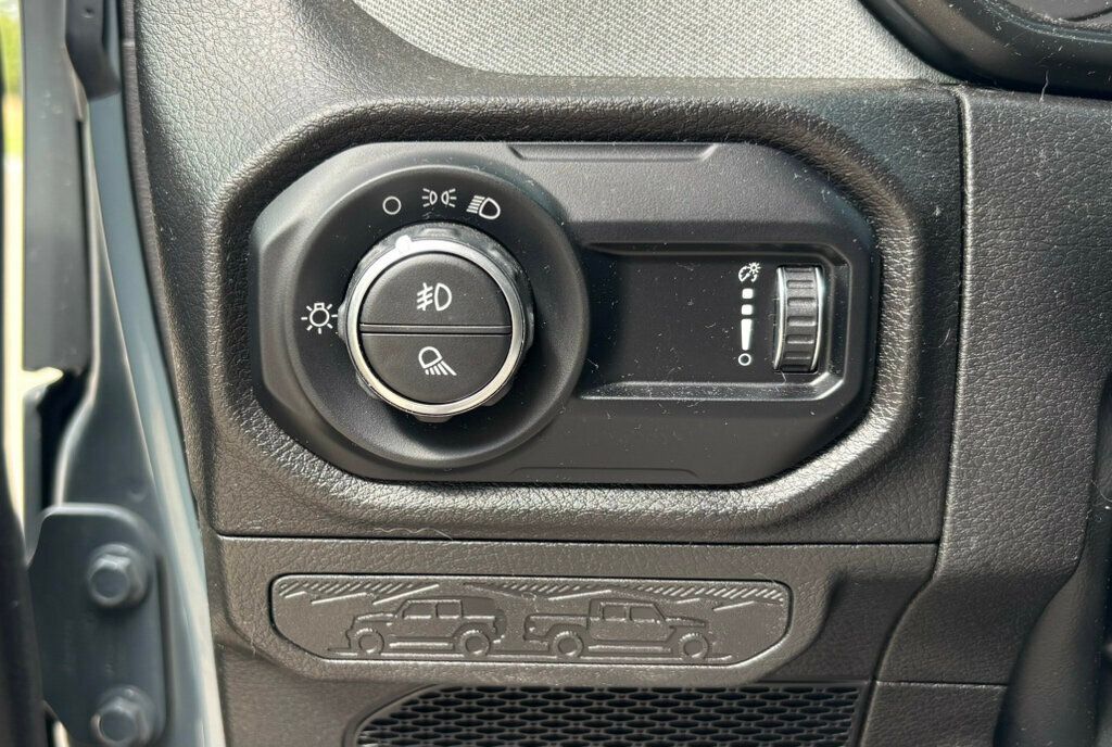 2024 Jeep Gladiator Sport photo 11