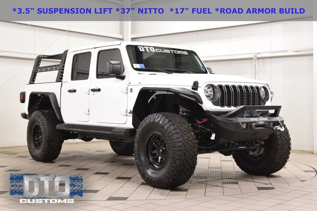2024 Jeep Gladiator Nighthawk Auto's photo