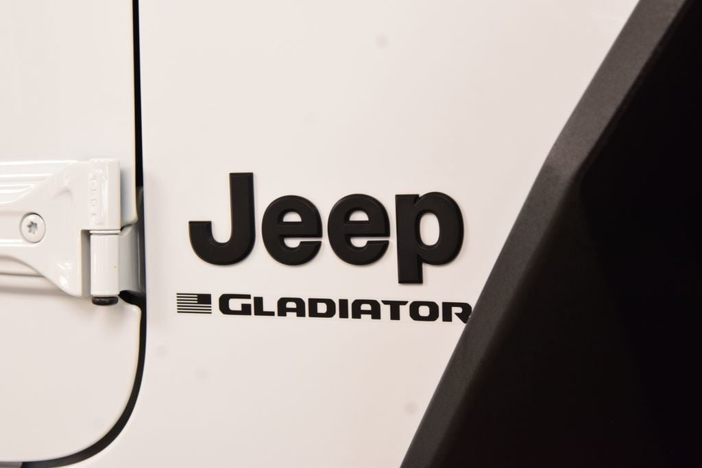 2024 Jeep Gladiator Nighthawk - 22995360 - 14