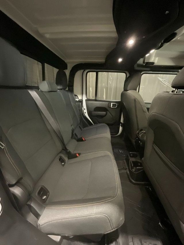 2024 Jeep Gladiator Nighthawk - 22995360 - 17