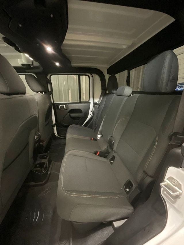 2024 Jeep Gladiator Nighthawk - 22995360 - 21