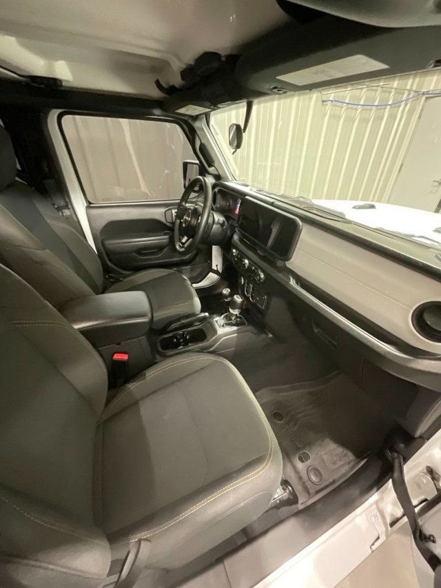 2024 Jeep Gladiator Nighthawk - 22995360 - 24