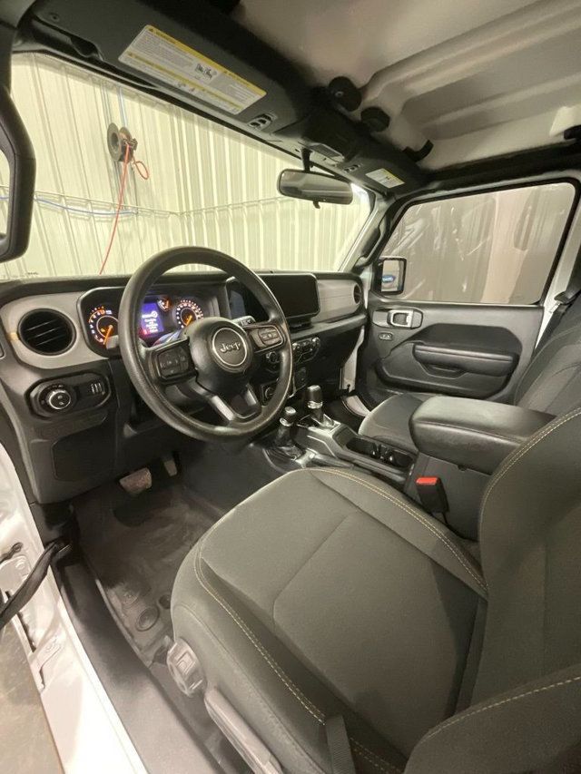 2024 Jeep Gladiator Nighthawk - 22995360 - 29