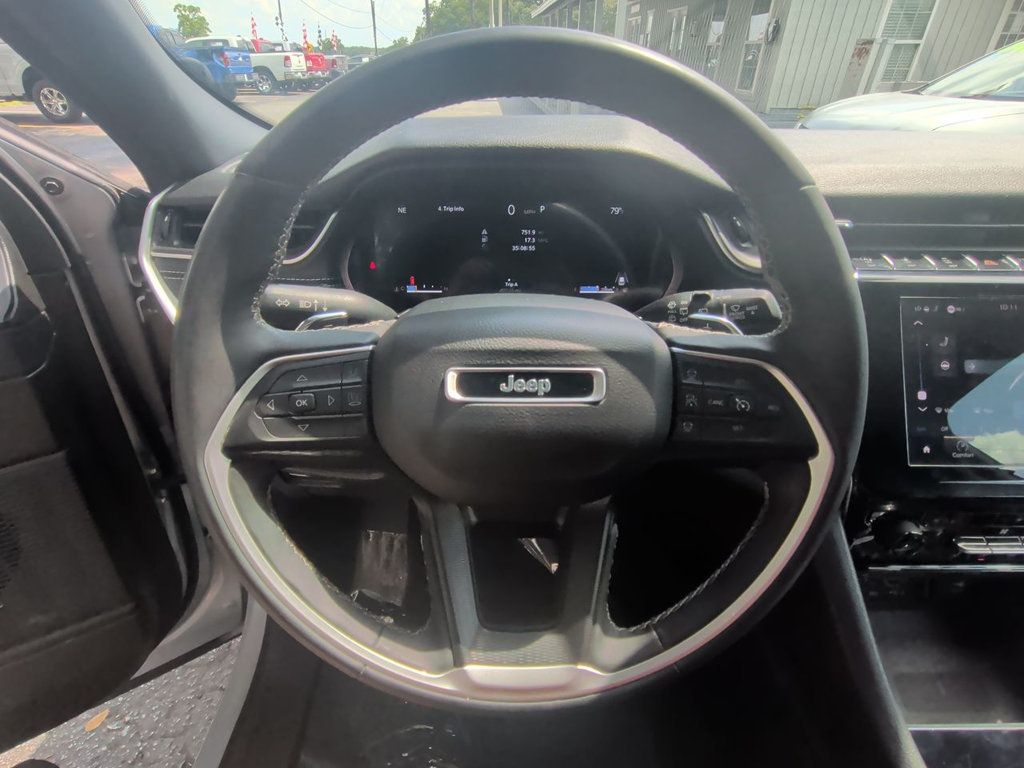 Jeep Grand Cherokee LAREDO photo 15