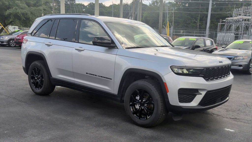 Jeep Grand Cherokee LAREDO photo 2