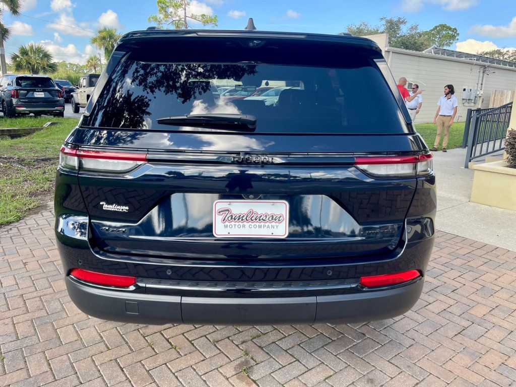 2024 Jeep Grand Cherokee Limited photo 3