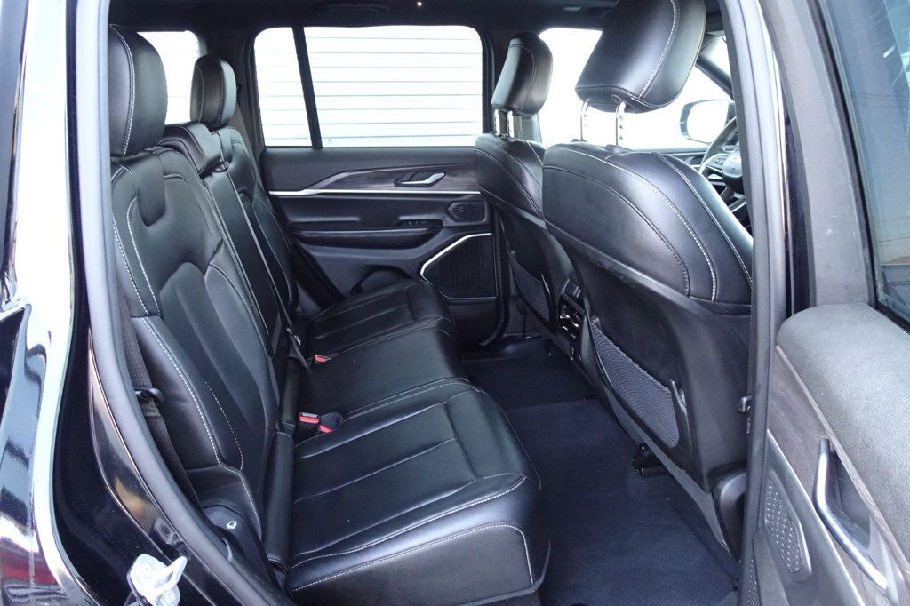 2024 Jeep Cherokee Limited 4xe photo 9