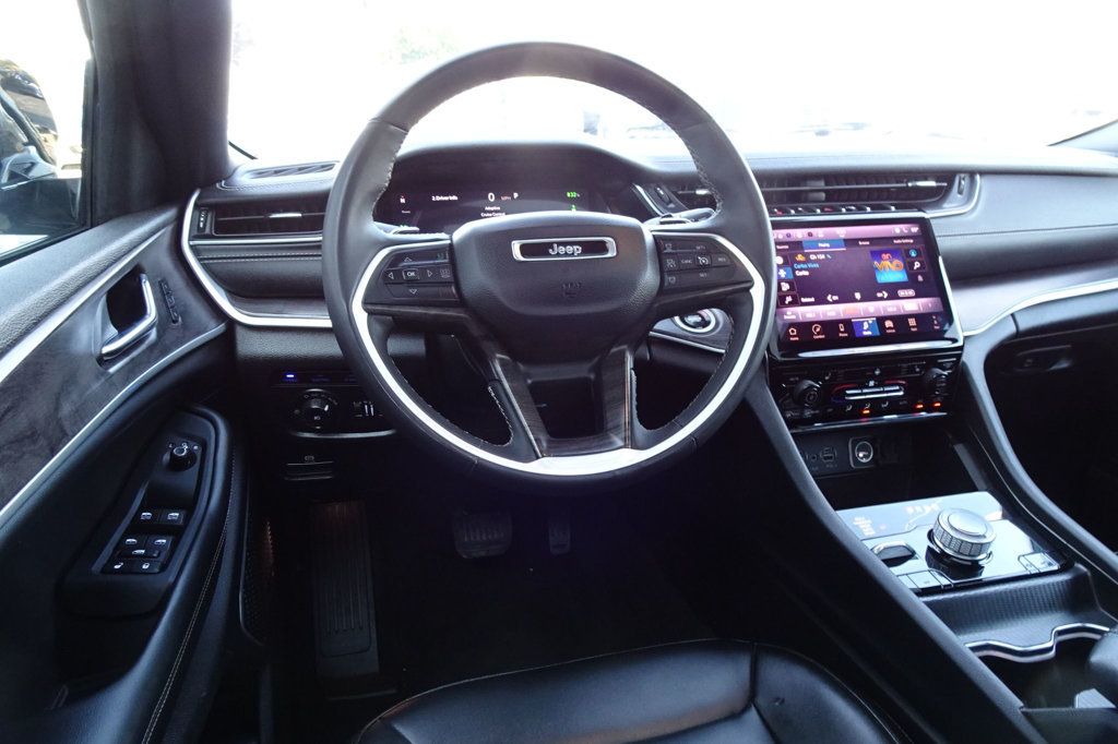2024 Jeep Cherokee Limited 4xe photo 13