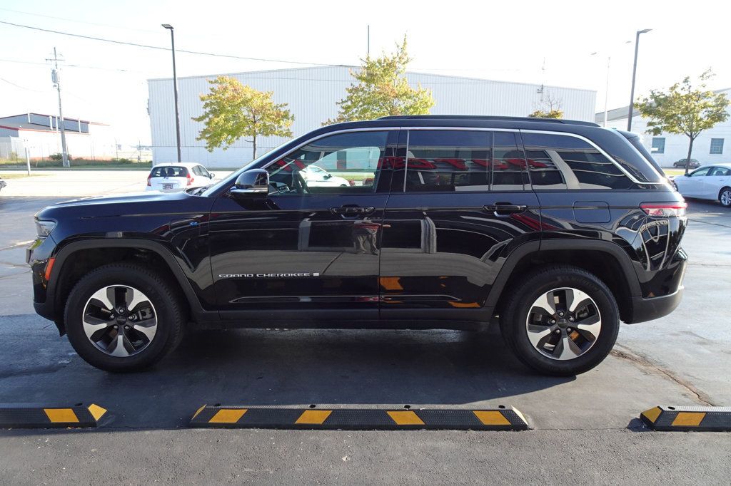 2024 Jeep Cherokee Limited 4xe photo 2