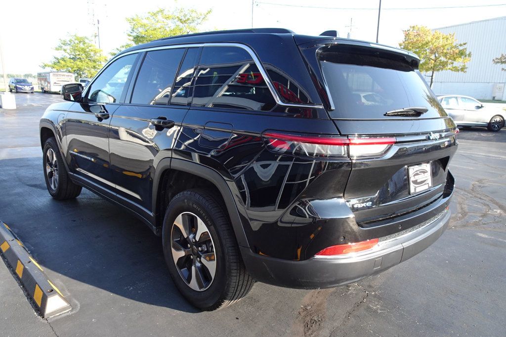 2024 Jeep Cherokee Limited 4xe photo 3