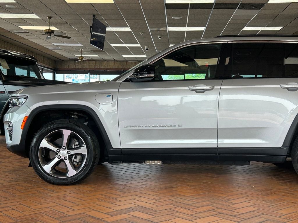 2024 Jeep Cherokee Limited 4xe photo 4