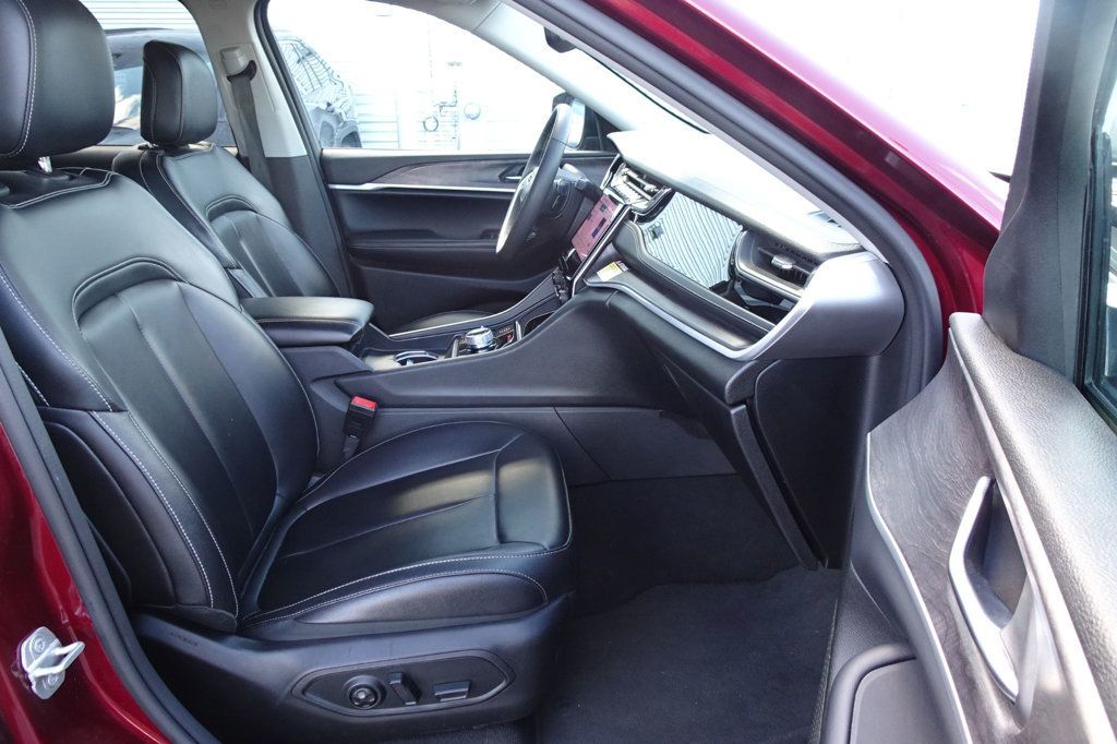 2024 Jeep Cherokee Limited 4xe photo 11