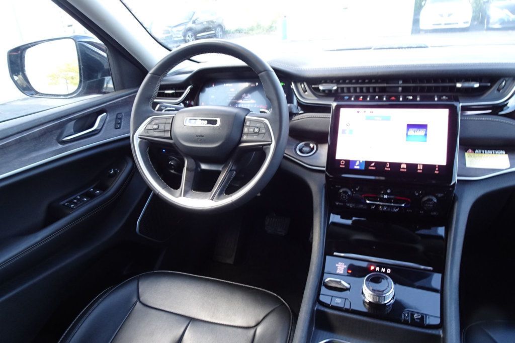 2024 Jeep Cherokee Limited 4xe photo 13