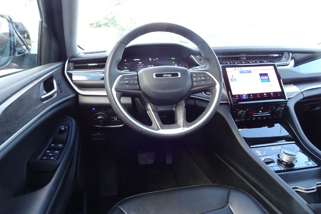 2024 Jeep Cherokee Limited 4xe photo 16