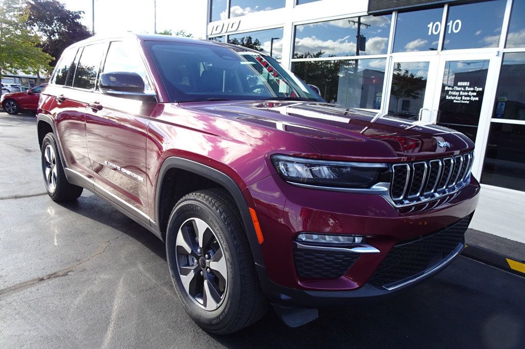 2024 Jeep Cherokee Limited 4xe photo 2