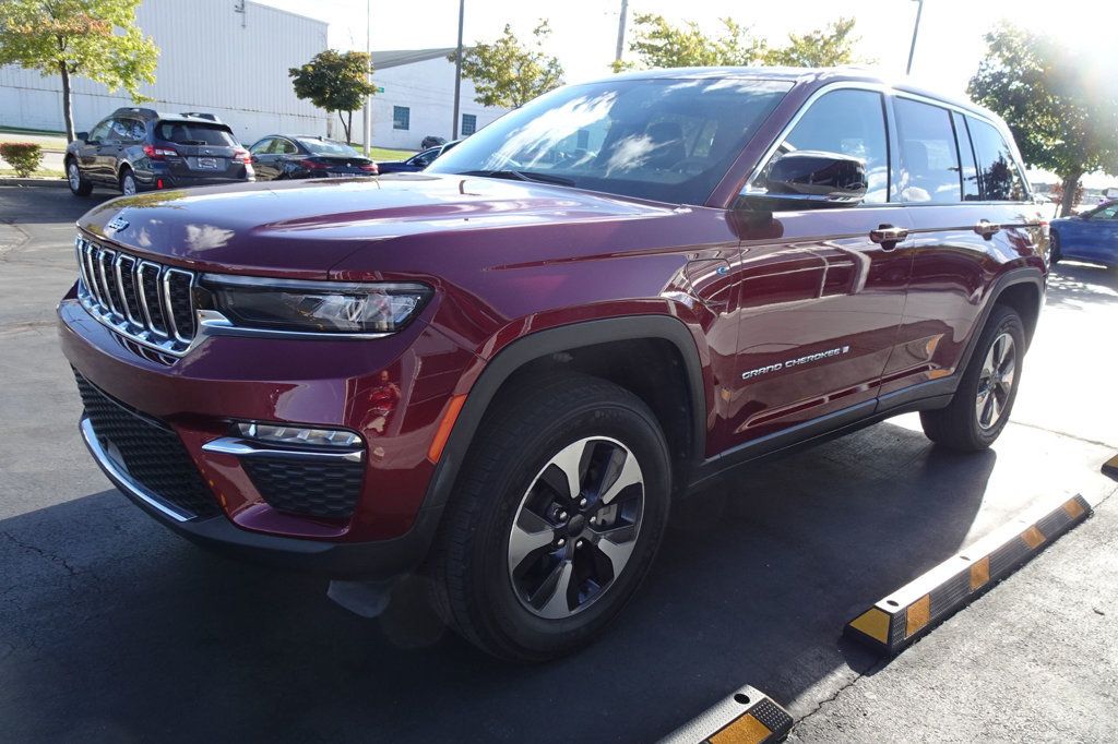 2024 Jeep Cherokee Limited 4xe photo 4