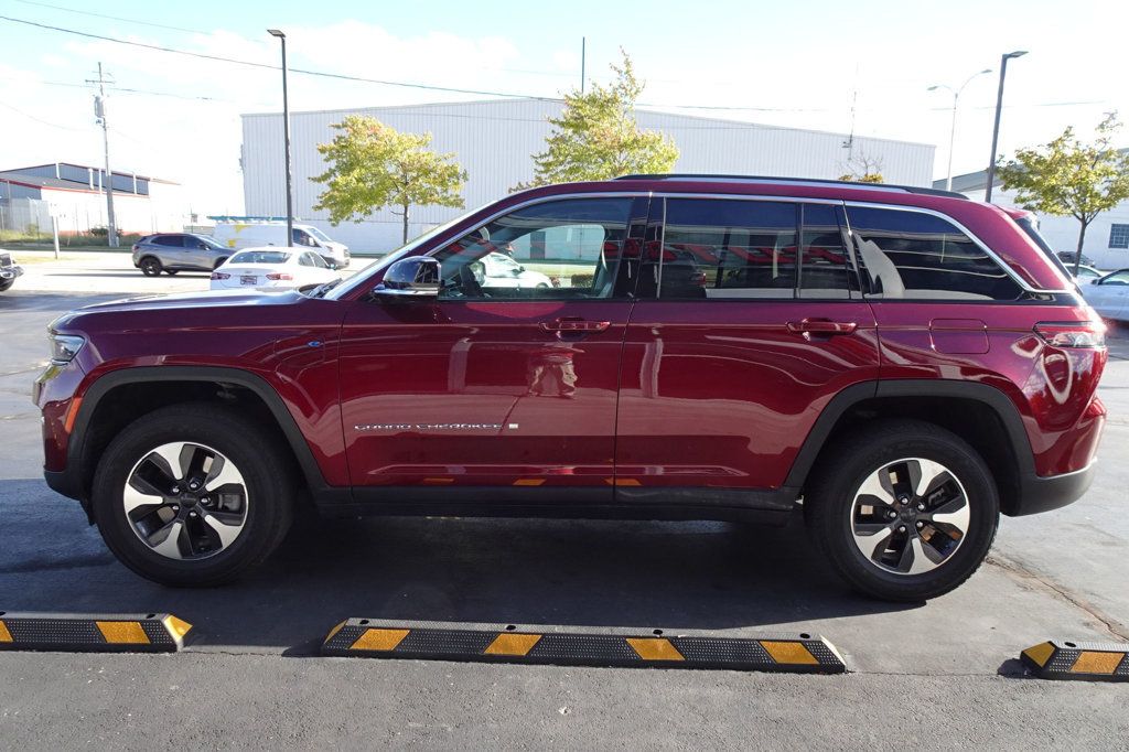 2024 Jeep Cherokee Limited 4xe photo 5