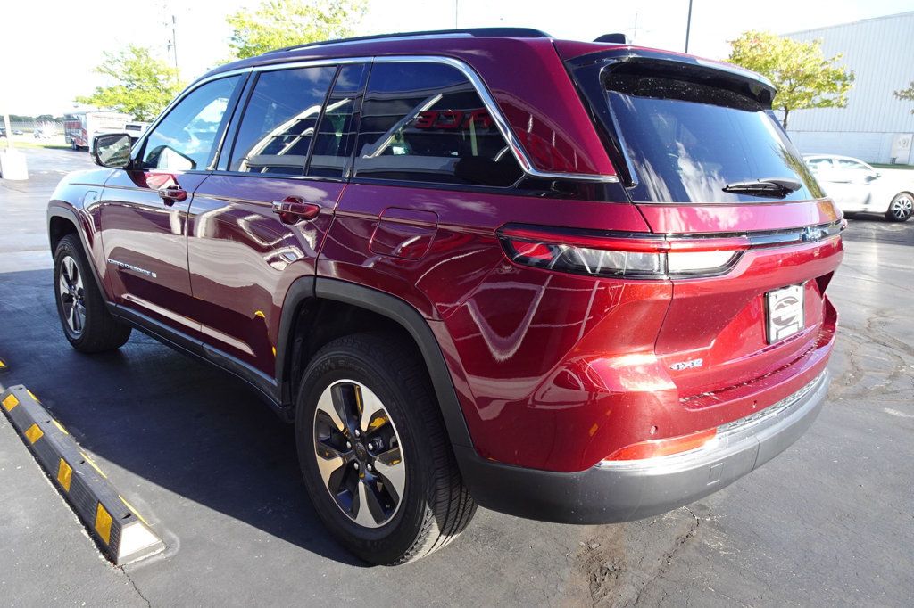 2024 Jeep Cherokee Limited 4xe photo 6