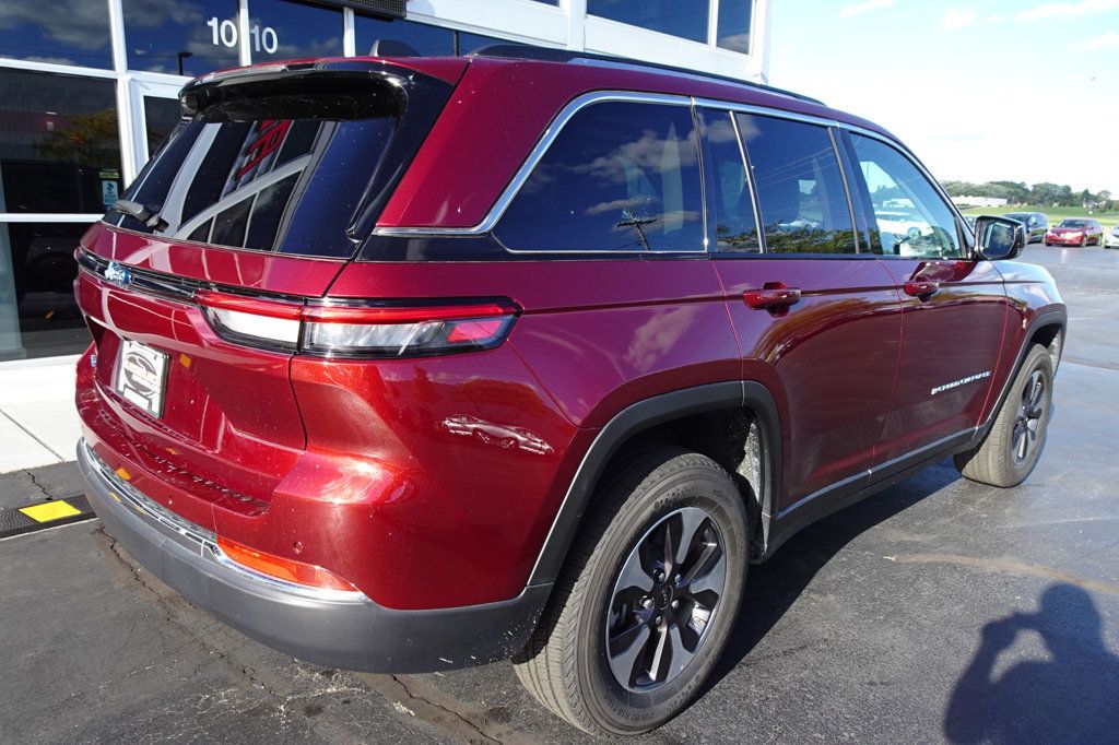 2024 Jeep Cherokee Limited 4xe photo 8