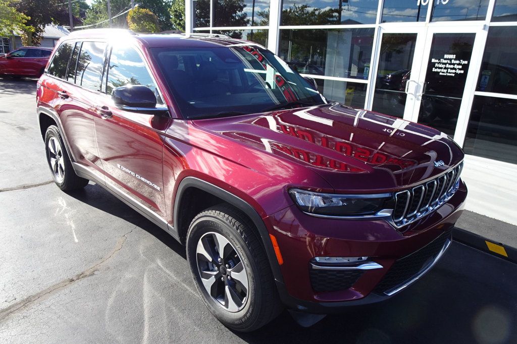 2024 Jeep Cherokee Limited 4xe photo 9