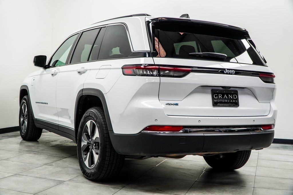 2024 Jeep Cherokee Limited 4xe photo 11
