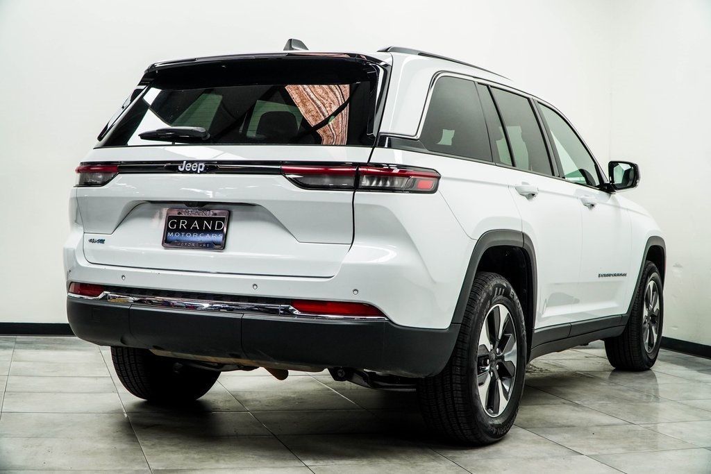 2024 Jeep Cherokee Limited 4xe photo 12
