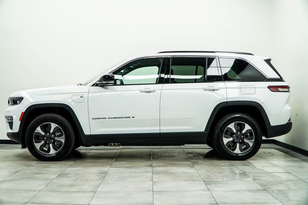 2024 Jeep Cherokee Limited 4xe photo 8