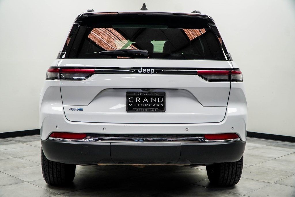 2024 Jeep Cherokee Limited 4xe photo 9