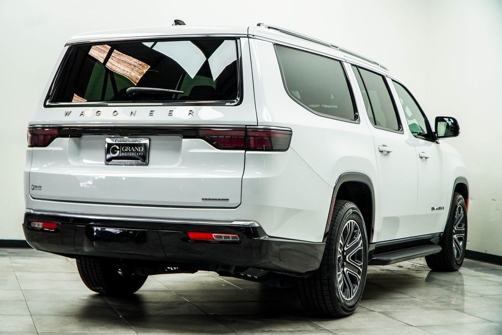 2024 Jeep Wagoneer L Series II photo 12