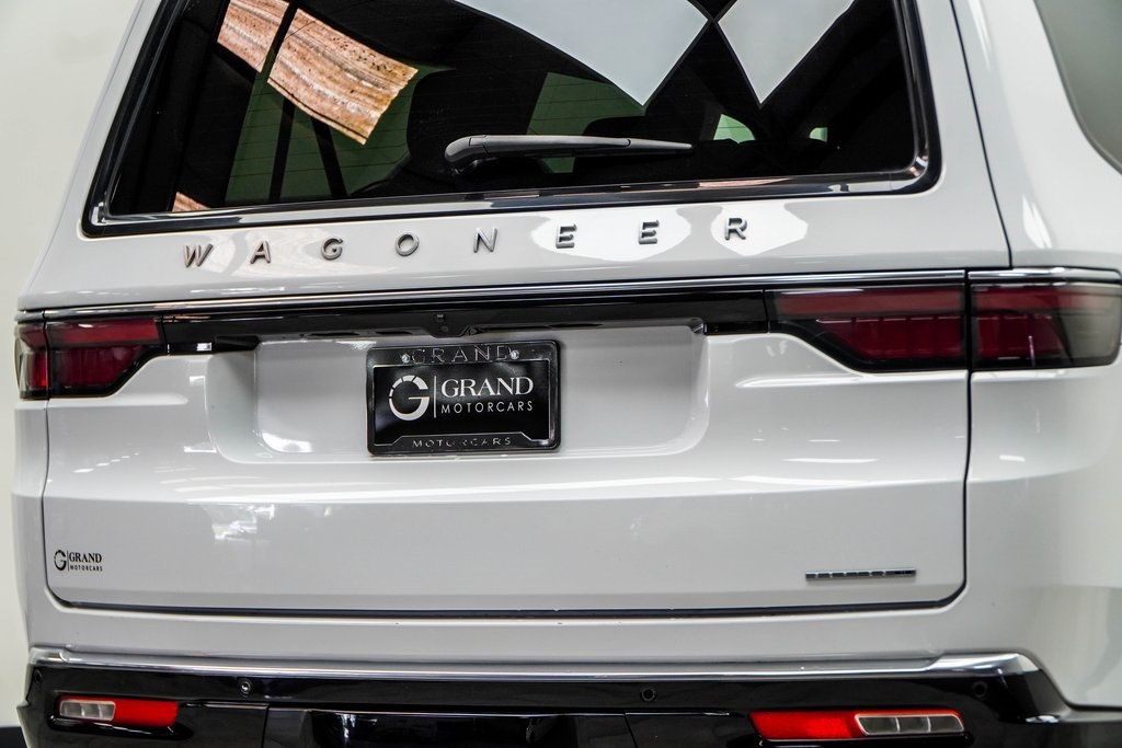 2024 Jeep Wagoneer L Series II photo 13