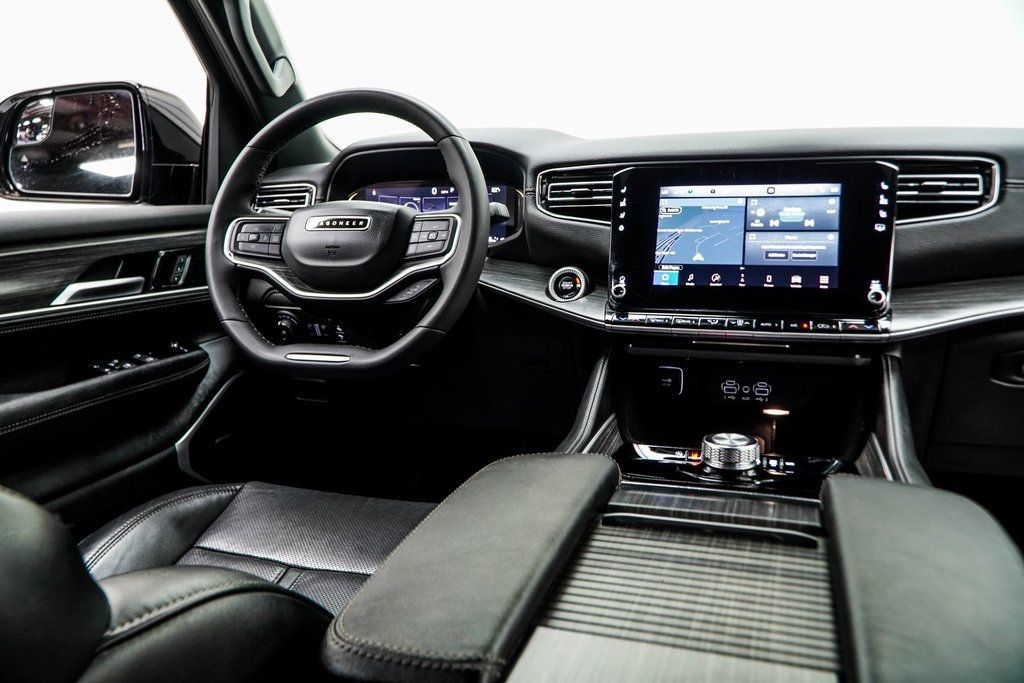2024 Jeep Wagoneer L Series II photo 19