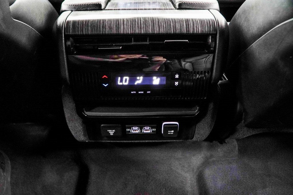 2024 Jeep Wagoneer L Series II photo 20