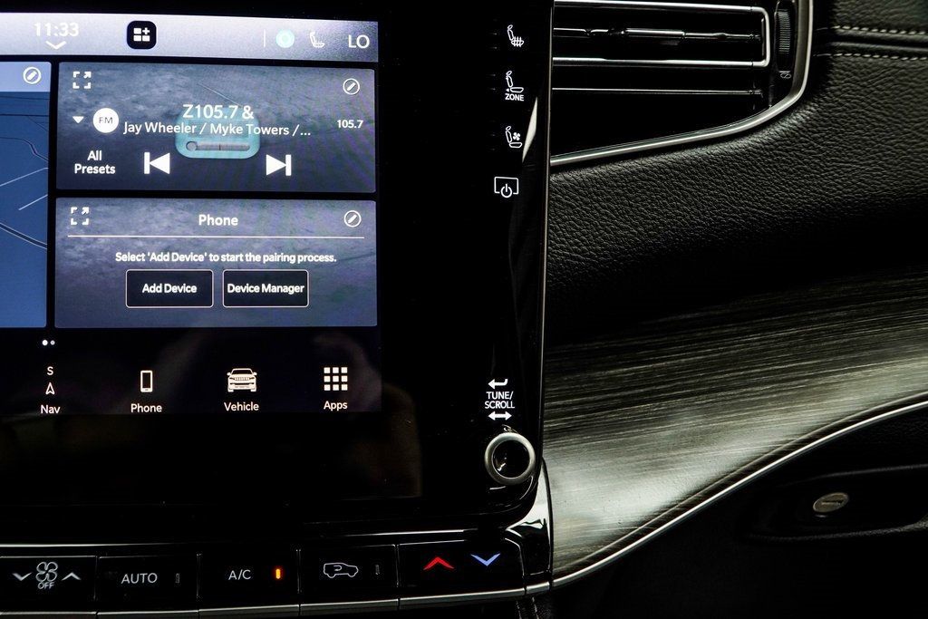 2024 Jeep Wagoneer L Series II photo 24