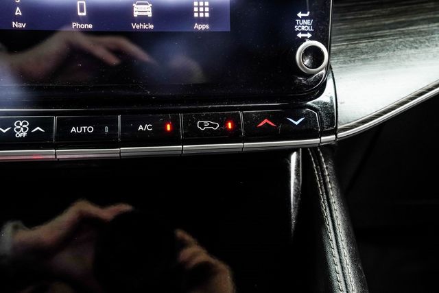 2024 Jeep Wagoneer L Series II - 22972482 - 24