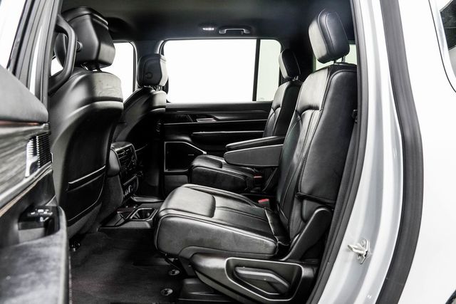 2024 Jeep Wagoneer L Series II - 22972482 - 44