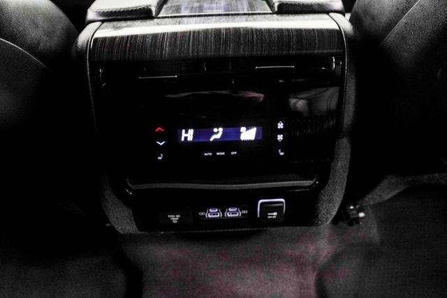 2024 Jeep Wagoneer L Series II - 22972571 - 19