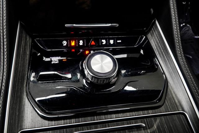 2024 Jeep Wagoneer L Series II - 22972458 - 19