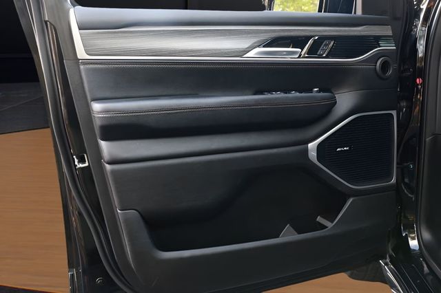 2024 Jeep Wagoneer L Series II - 23049771 - 34