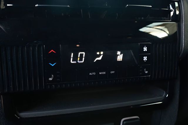 2024 Jeep Wagoneer L Series II - 23049771 - 46